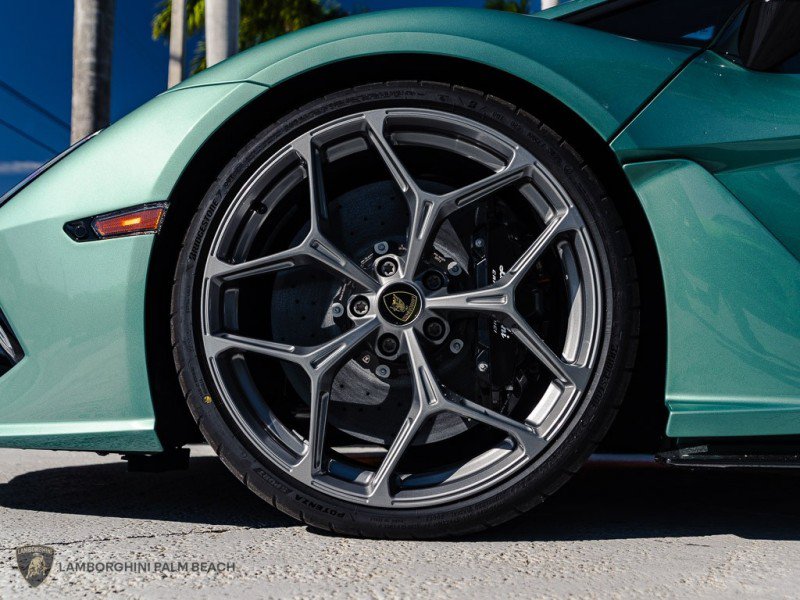Used 2026 Lamborghini Revuelto AWD/4WD image 22