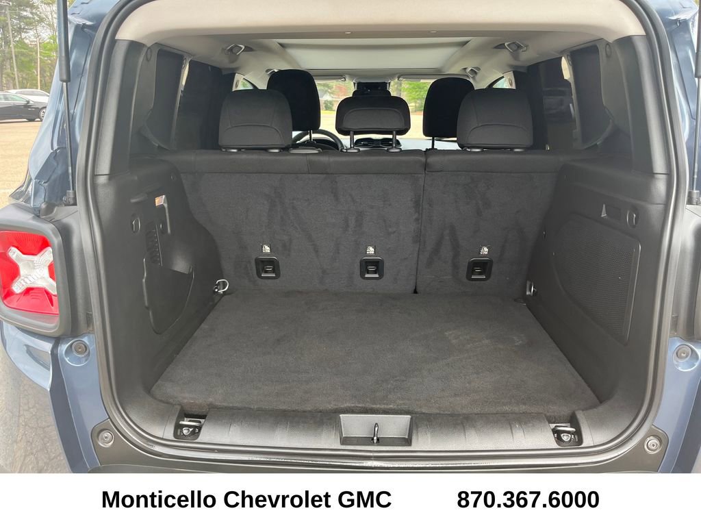 Used 2023 Jeep Renegade Latitude w/ Sun/Sound Group AWD/4WD image 27