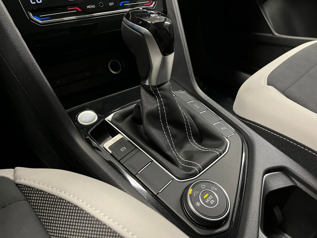 New 2025 Volkswagen Taos SE image 13