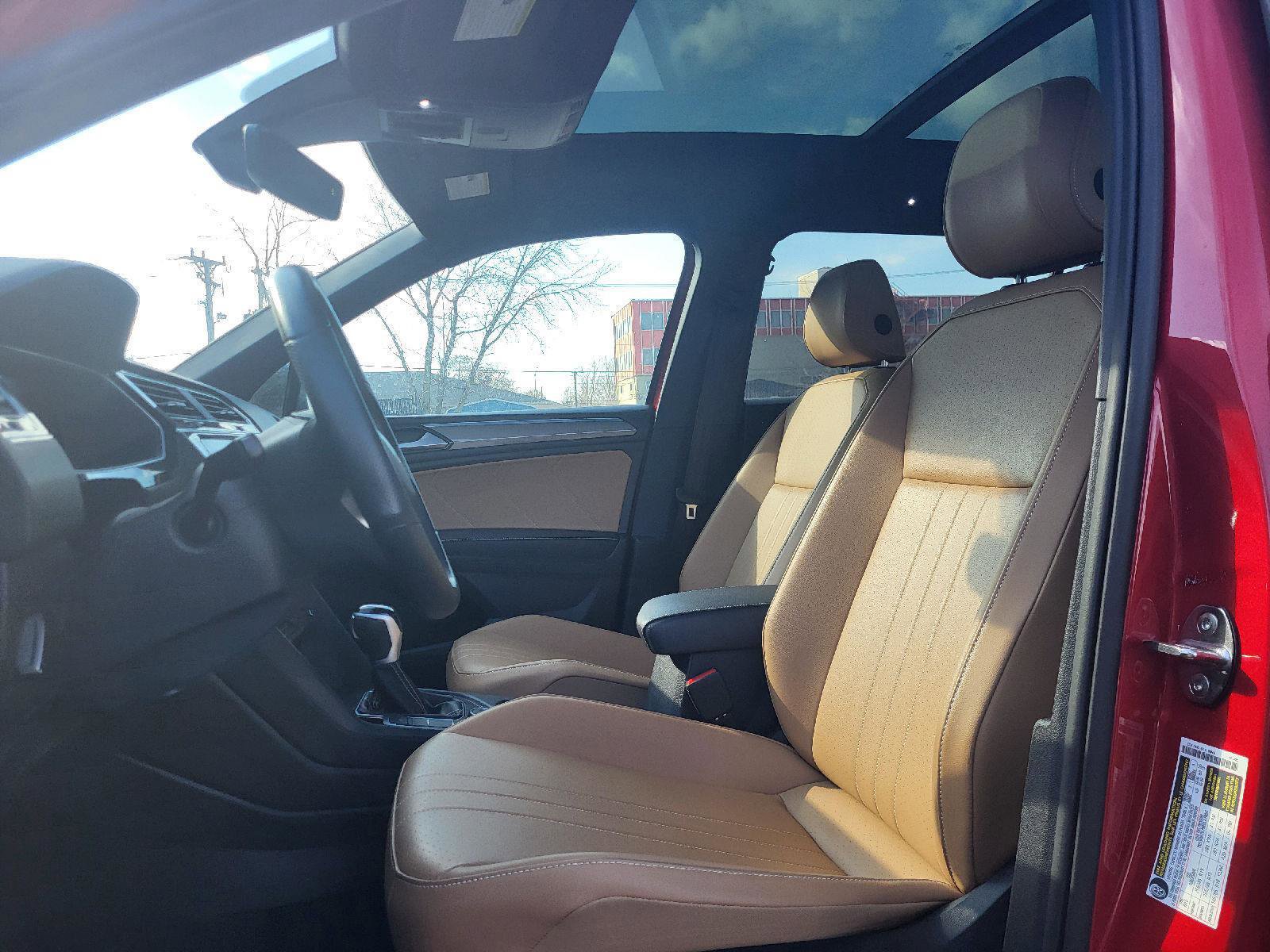 Used 2024 Volkswagen Tiguan SE R-Line image 9