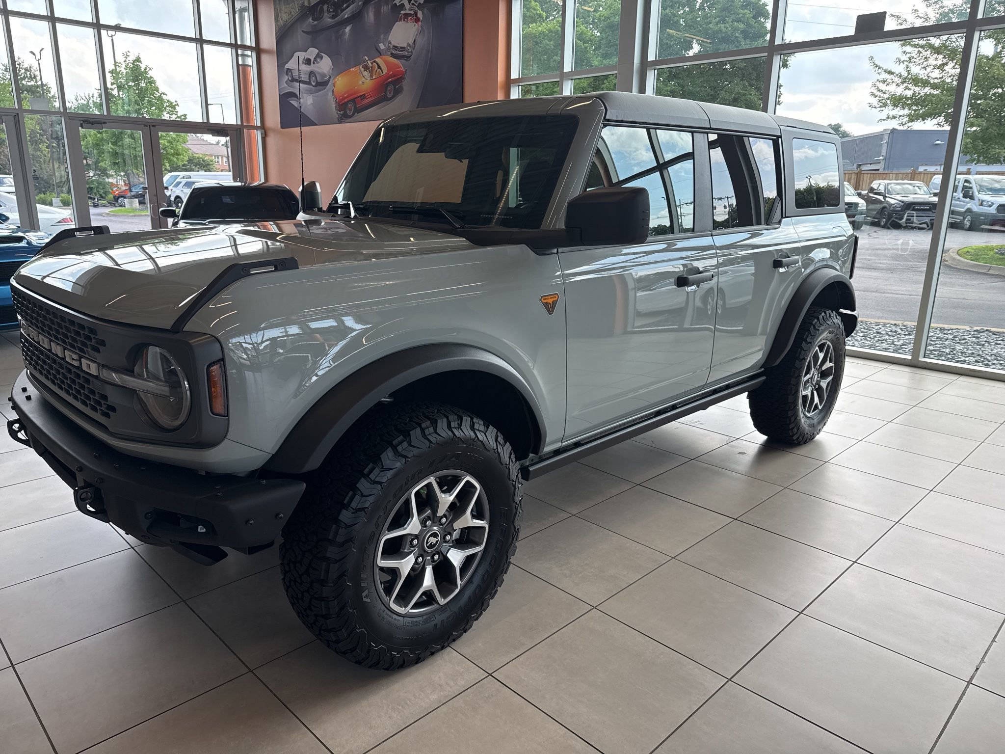 Used 2024 Ford Bronco Badlands image 6