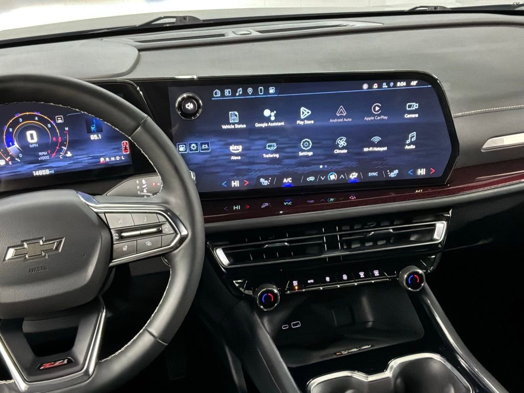 Used 2024 Chevrolet Traverse Z71 AWD/4WD image 13