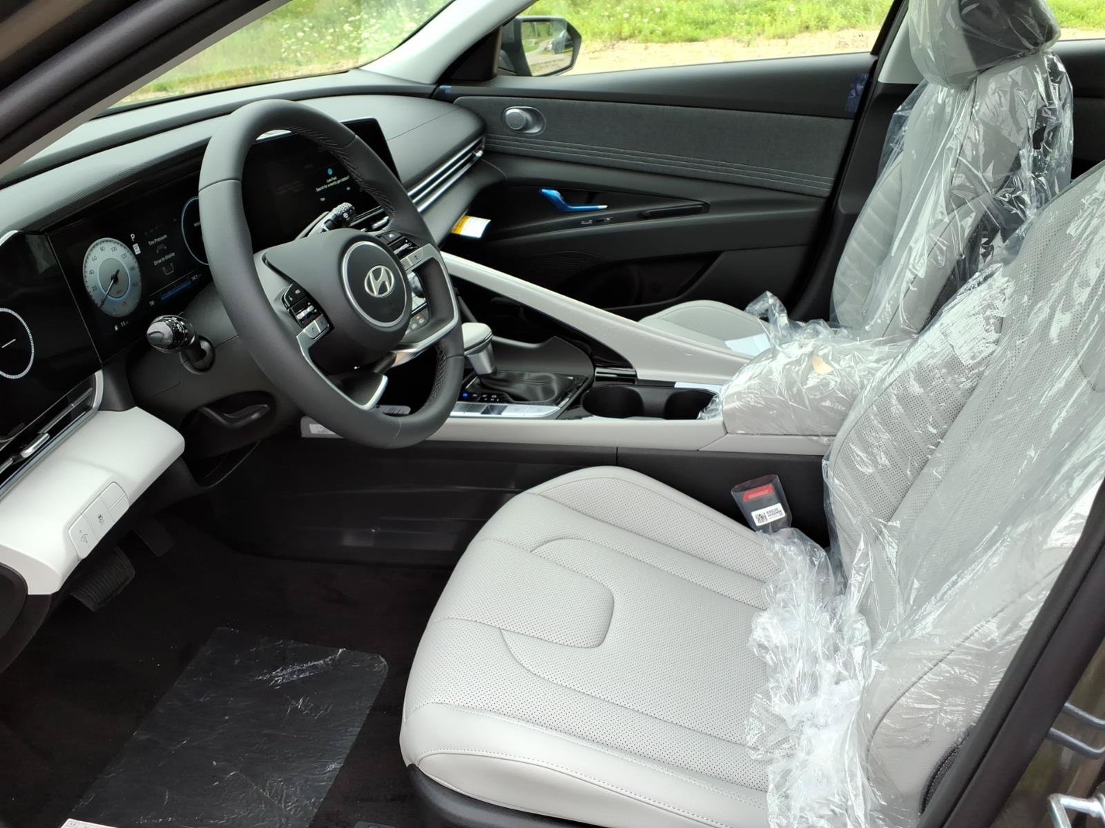 New 2026 Hyundai Elantra Limited FWD image 5