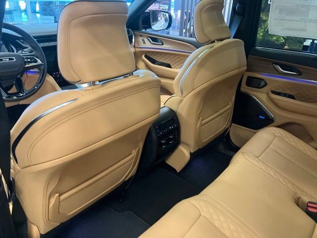 New 2026 Jeep Grand Cherokee Summit w/ Obsidian Package AWD/4WD image 23