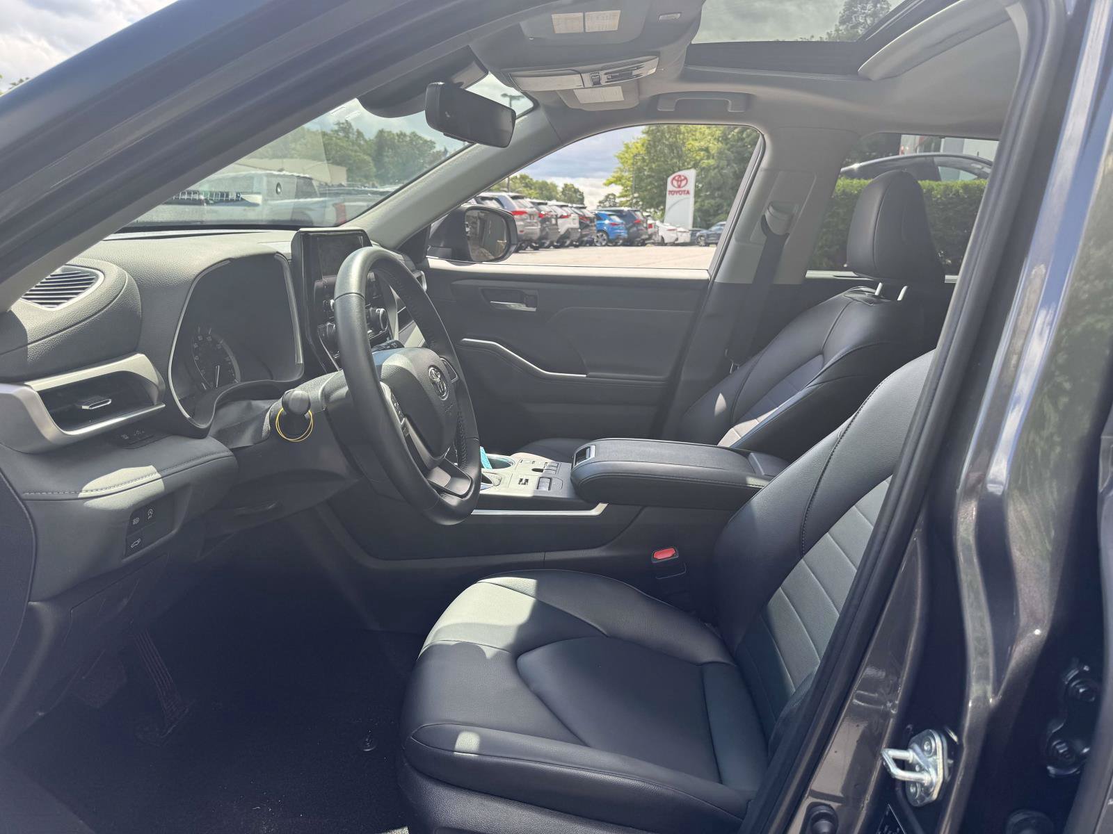 Certified 2025 Toyota Highlander XLE AWD/4WD image 18