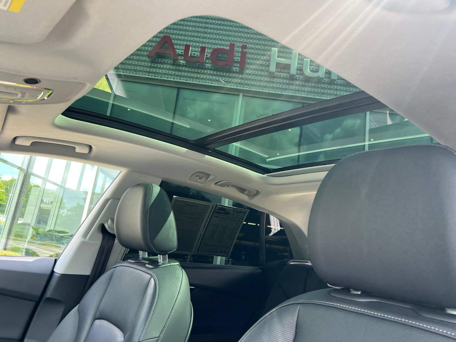 Used 2022 Audi Q8 Prestige w/ Prestige Package AWD/4WD image 25