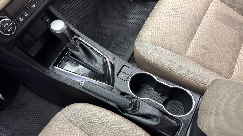 Used 2014 Toyota Corolla LE FWD image 12