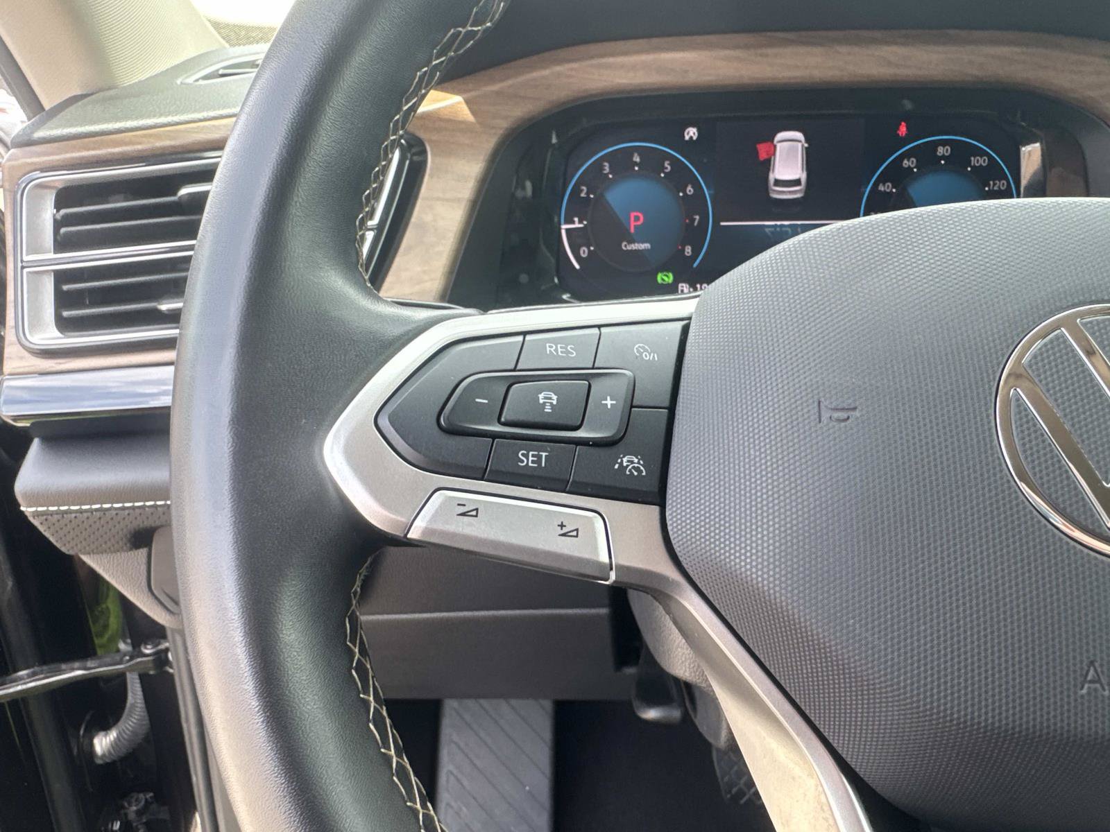 Used 2025 Volkswagen Atlas SE FWD image 23