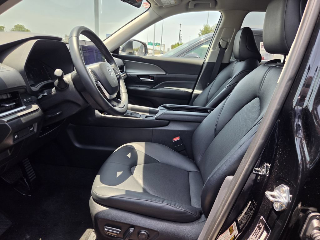 Used 2025 Toyota Grand Highlander FWD image 26