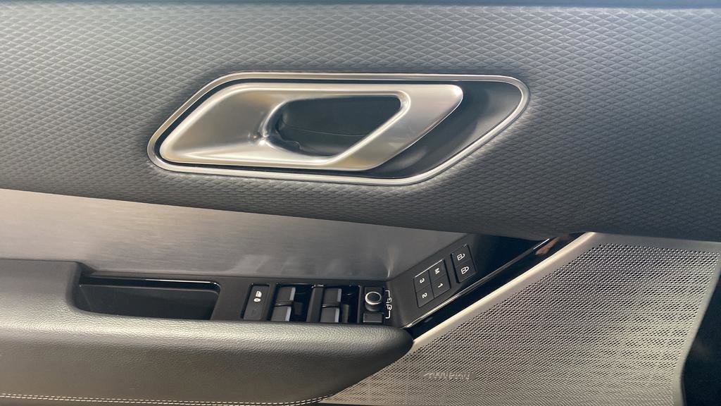 Used 2021 Land Rover Range Rover Velar R-Dynamic S image 13