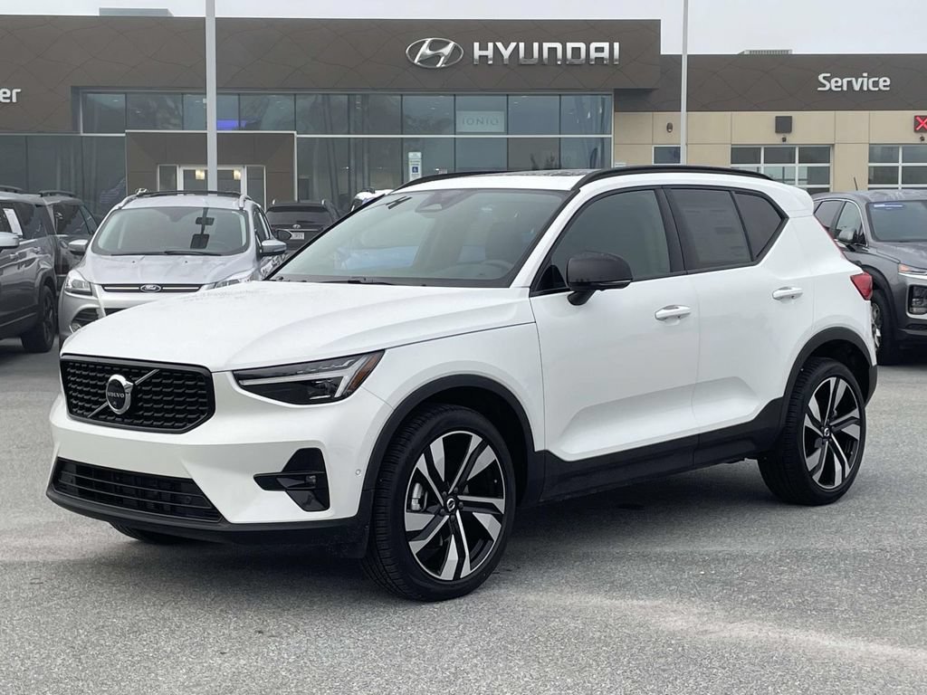 New 2026 Volvo XC40 B5 Plus w/ Climate Package AWD/4WD image 24