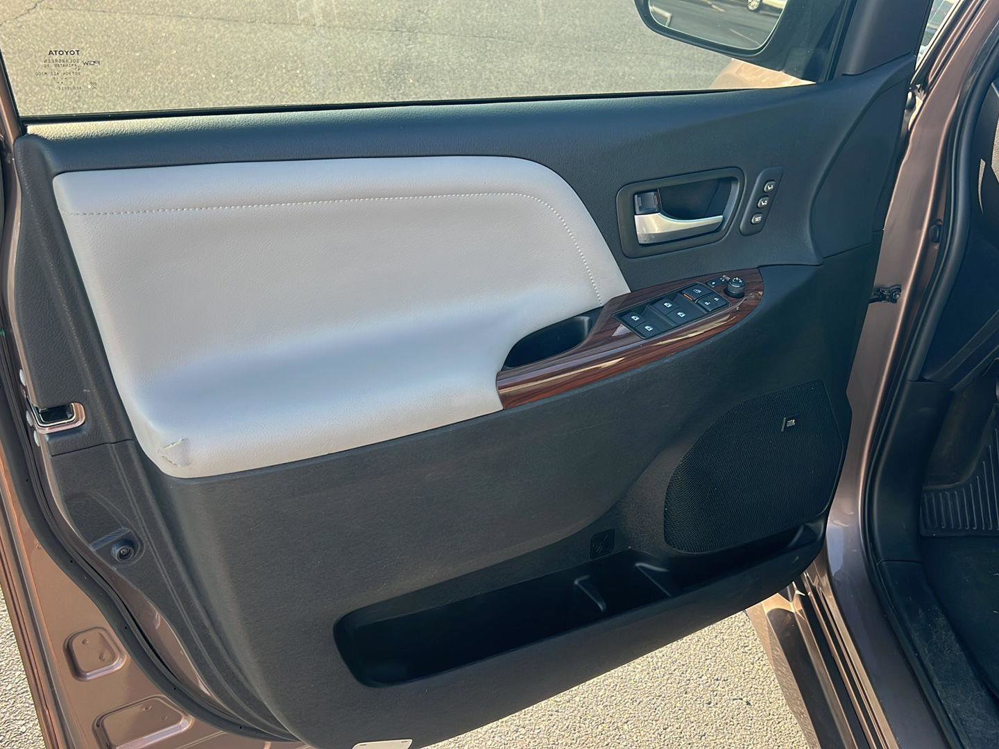 Used 2018 Toyota Sienna Limited Premium image 18