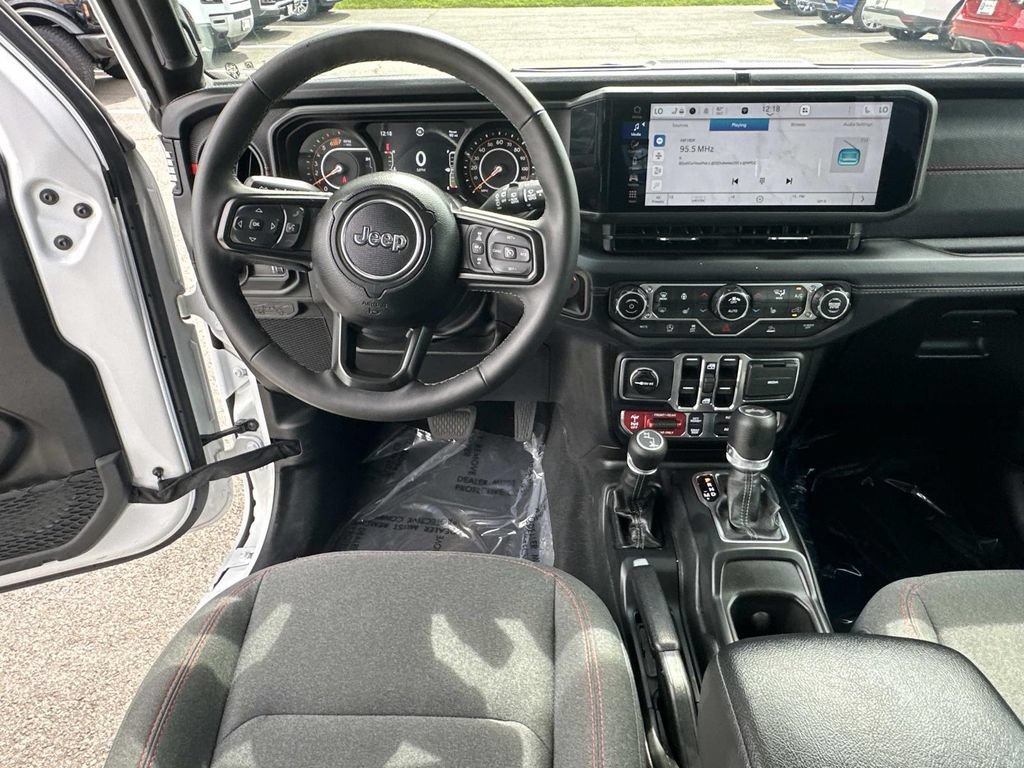 Used 2025 Jeep Wrangler Unlimited Rubicon w/ Convenience Group AWD/4WD image 18