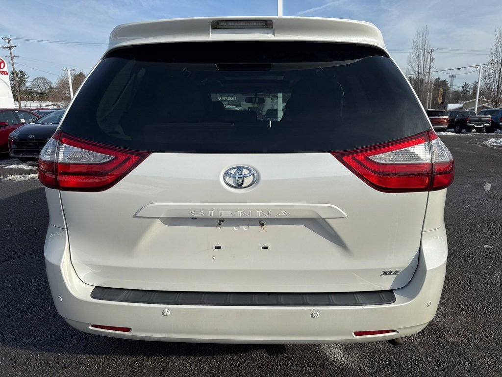 Used 2016 Toyota Sienna XLE Premium image 3
