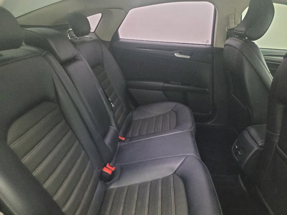 Used 2018 Ford Fusion SE w/ Equipment Group 201A FWD image 19