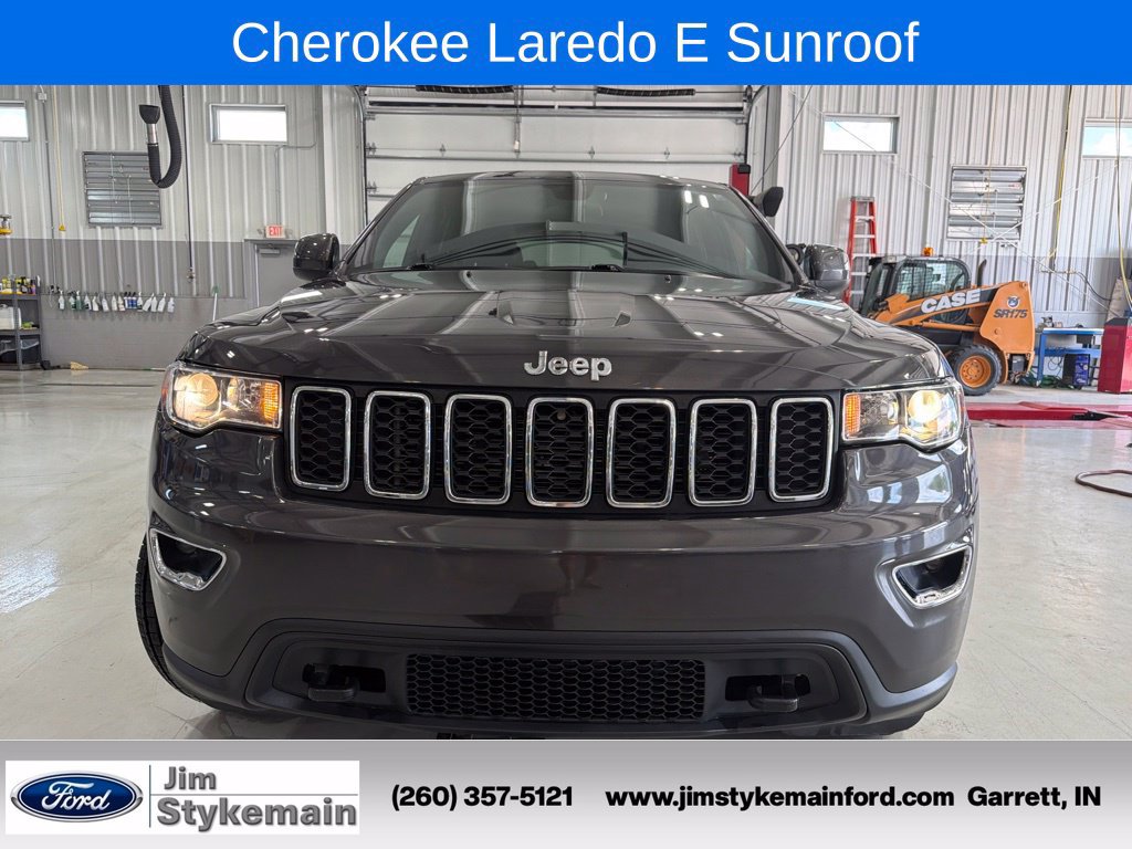 Used 2021 Jeep Grand Cherokee Laredo w/ Security & Convenience Group AWD/4WD image 17