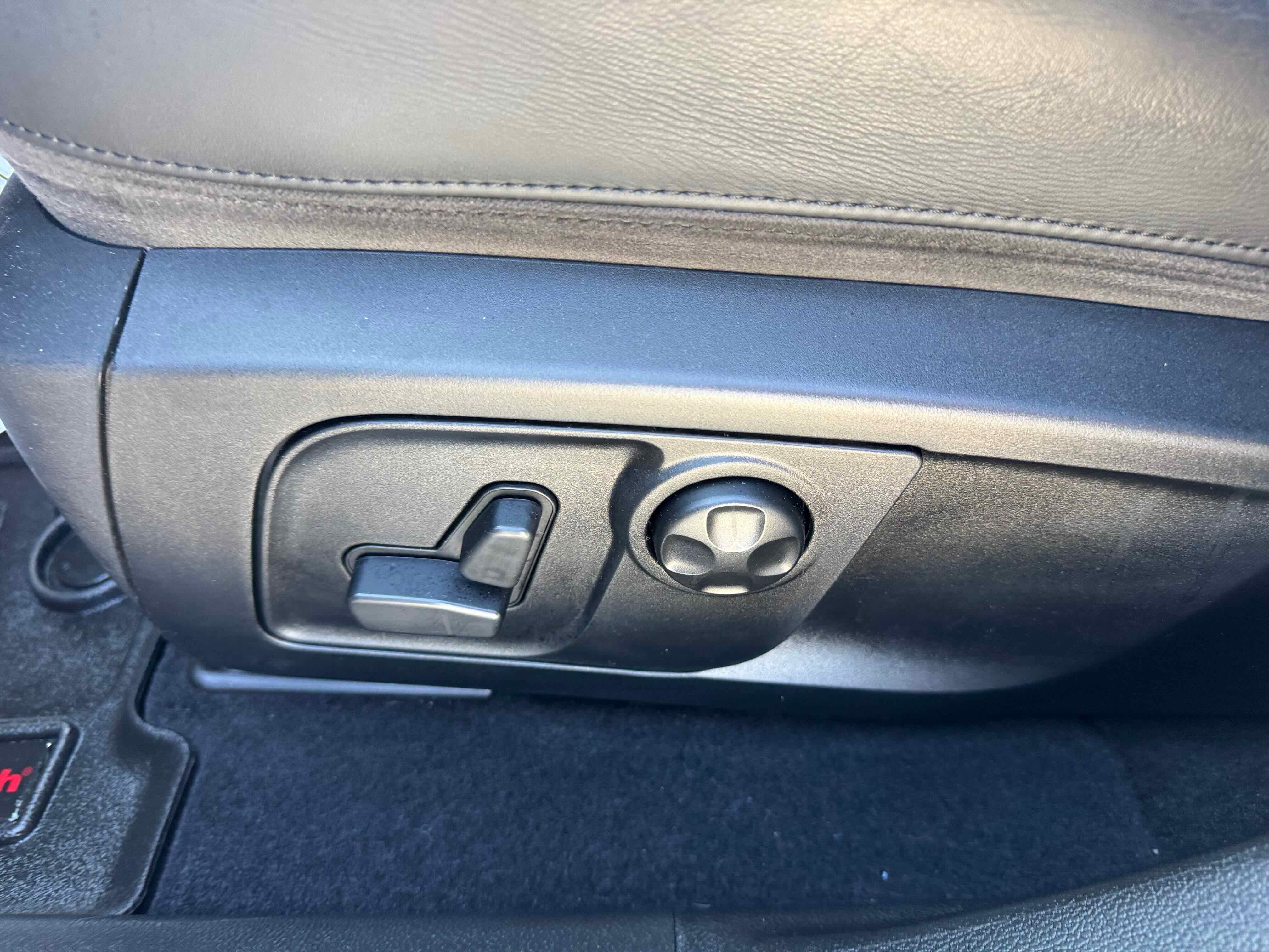 Used 2018 Maserati Levante GranLusso image 16