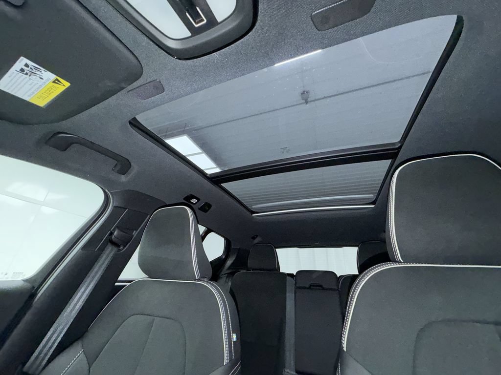 Used 2025 Volvo XC40 B5 Plus AWD/4WD image 23