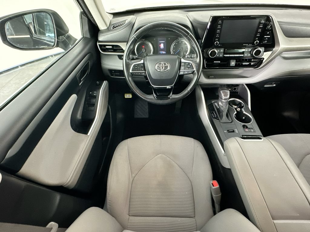 Used 2020 Toyota Highlander LE AWD/4WD image 9