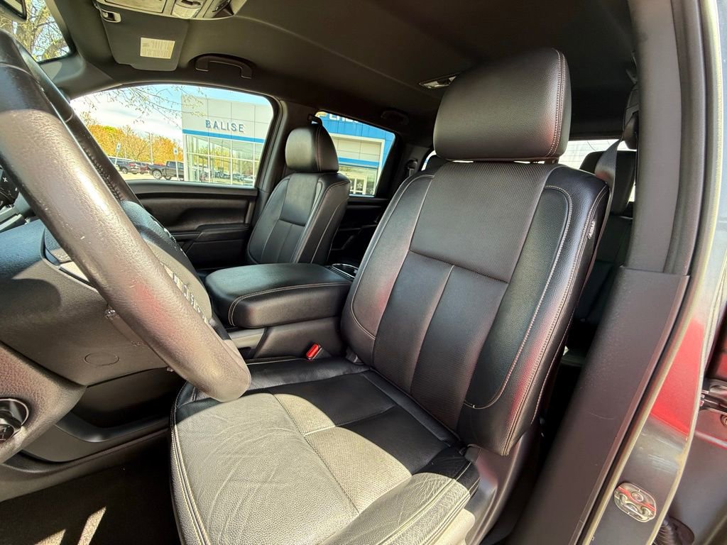 Used 2018 Nissan Titan SL w/ Midnight Edition AWD/4WD image 24