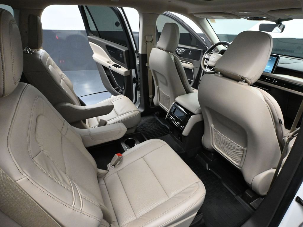 Used 2023 Lincoln Aviator Reserve image 52