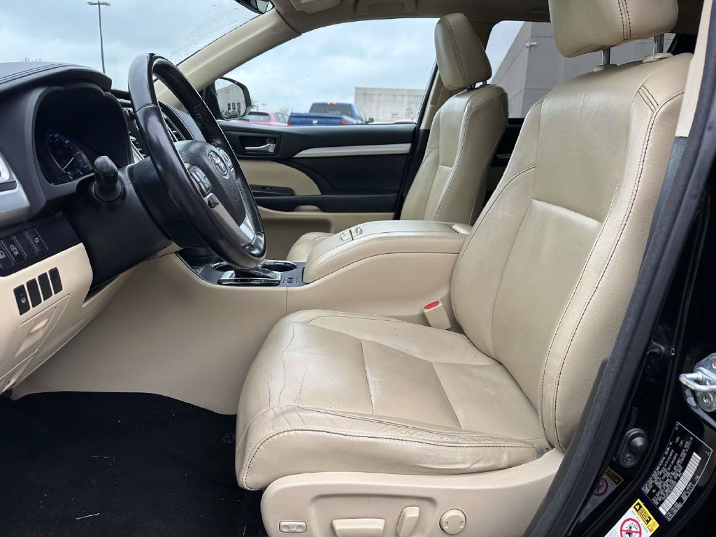 Used 2018 Toyota Highlander XLE w/ Protection Package #3 AWD/4WD image 6
