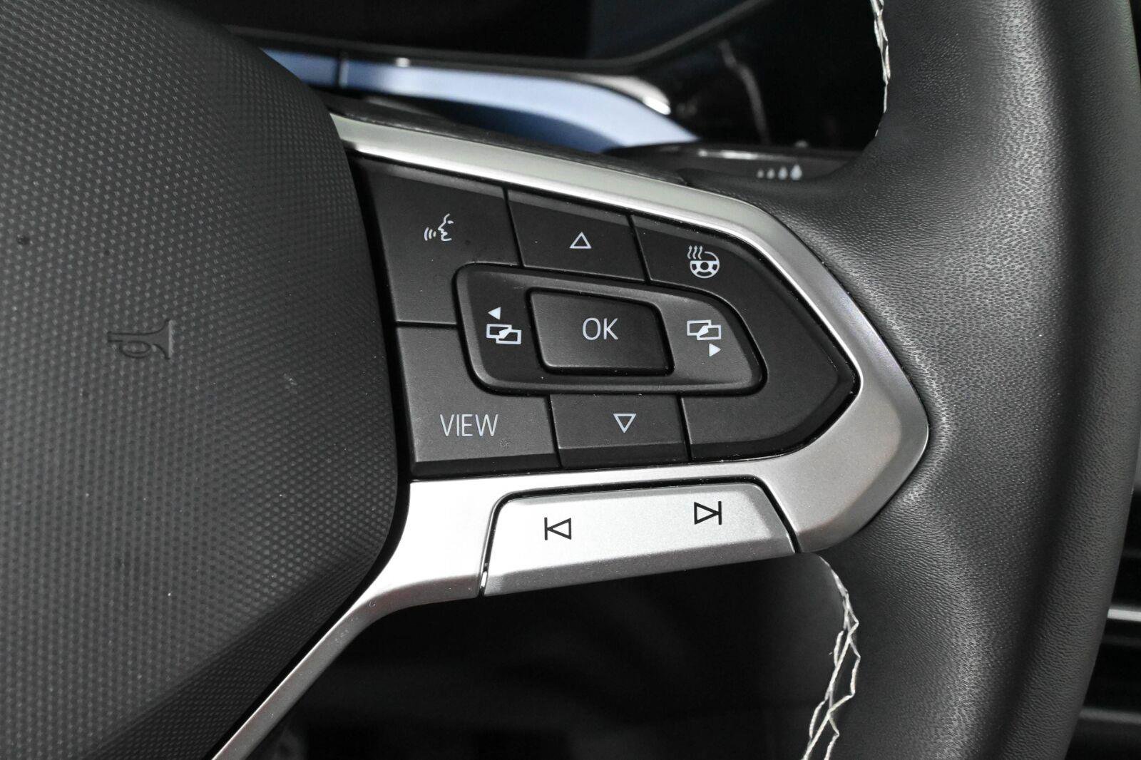 Certified 2023 Volkswagen Taos SE FWD image 22