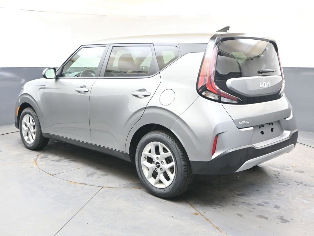 Used 2025 Kia Soul LX w/ LX Technology Package FWD image 3