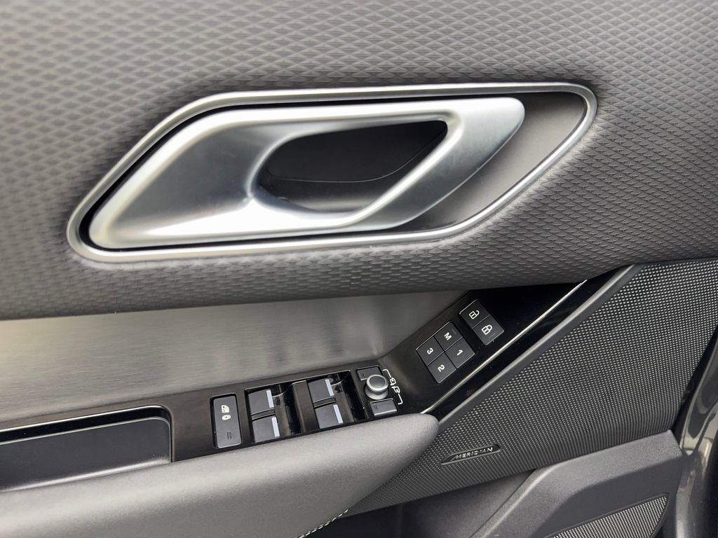 Used 2022 Land Rover Range Rover Velar R-Dynamic S image 32