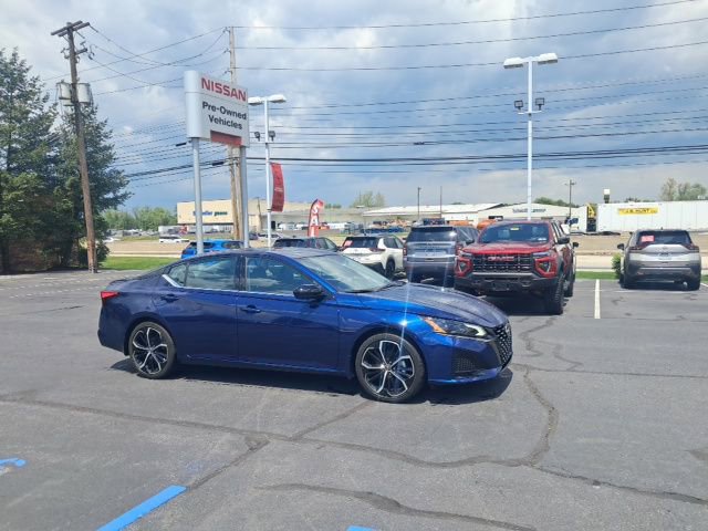 Certified 2023 Nissan Altima 2.5 SR FWD image 3