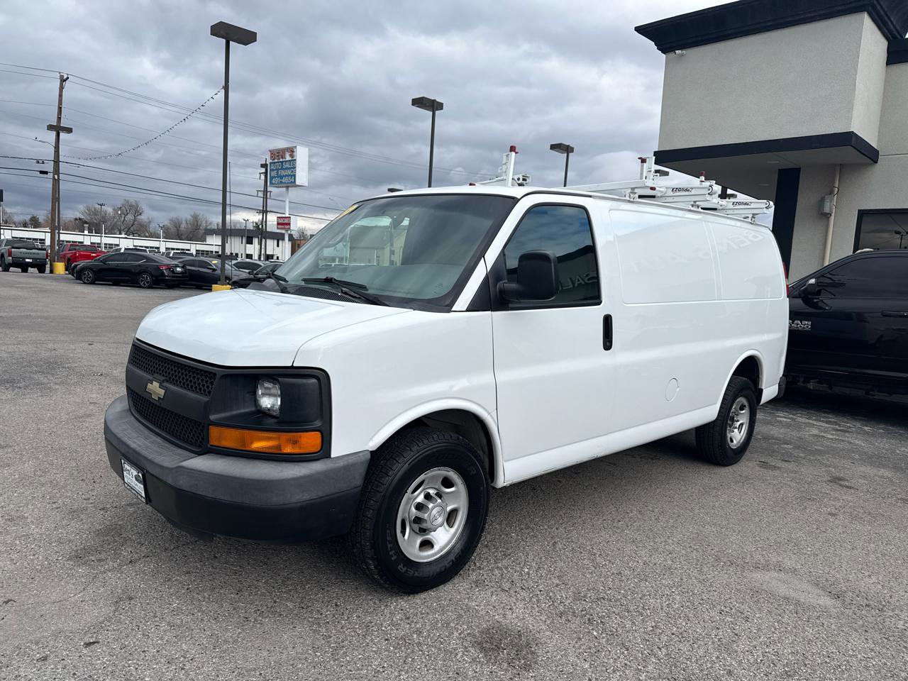 Used 2015 Chevrolet Express 2500 image 2