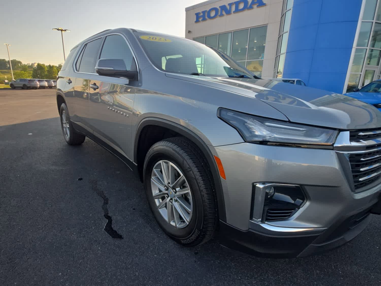 Used 2023 Chevrolet Traverse LT AWD/4WD image 2