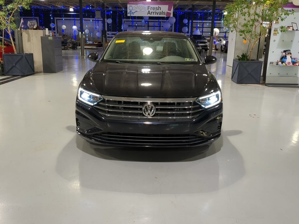 Used 2019 Volkswagen Jetta SEL w/ Cold Weather Package FWD image 3