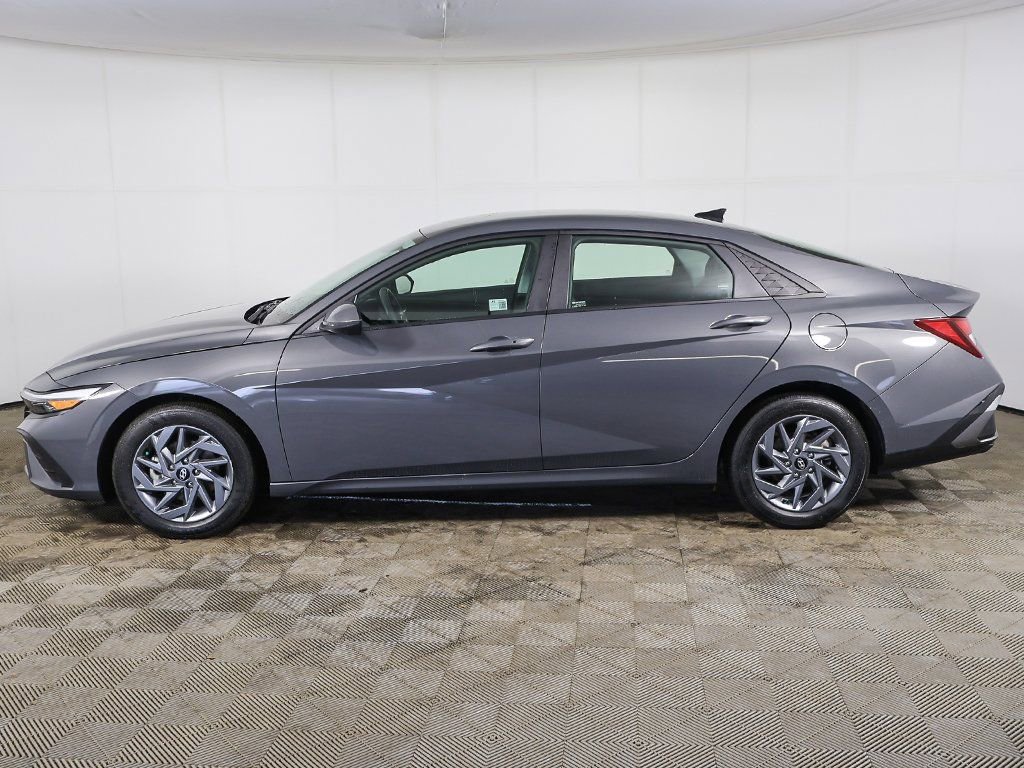 Certified 2024 Hyundai Elantra SEL image 12