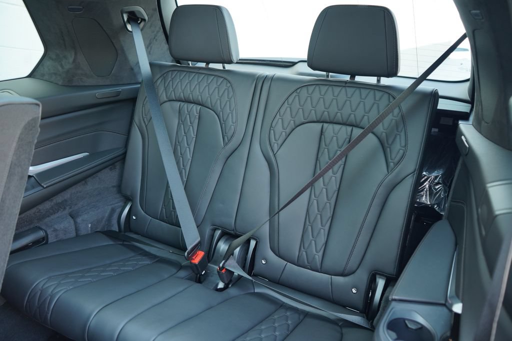 Used 2026 BMW X7 M60i AWD/4WD image 21