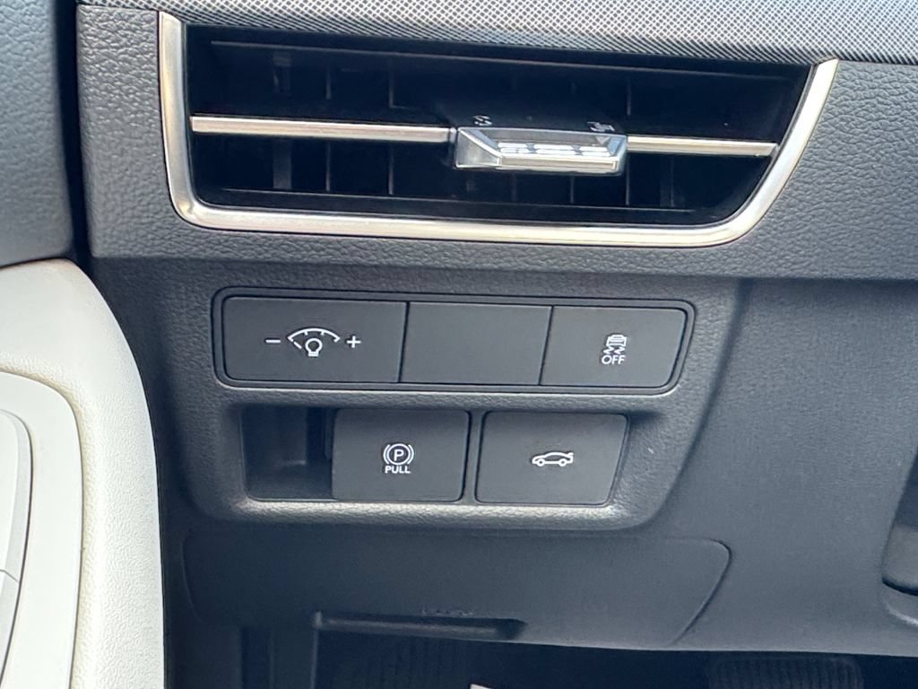 Used 2025 Hyundai Sonata SEL FWD image 29