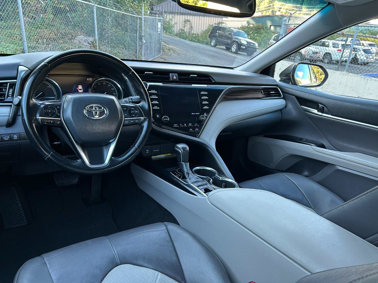 Used 2019 Toyota Camry XLE FWD image 14