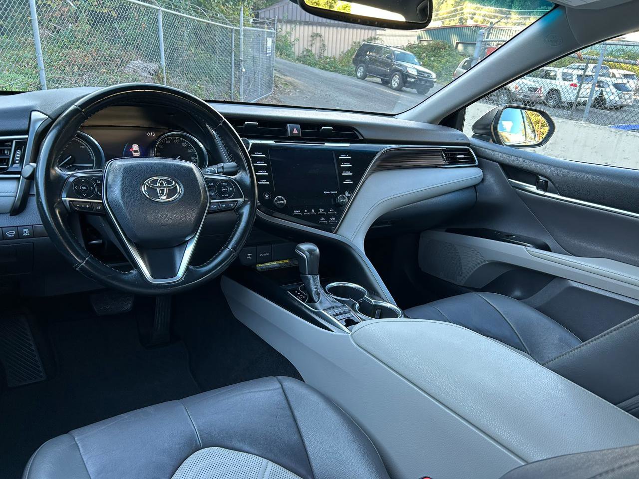 Used 2019 Toyota Camry XLE FWD image 14