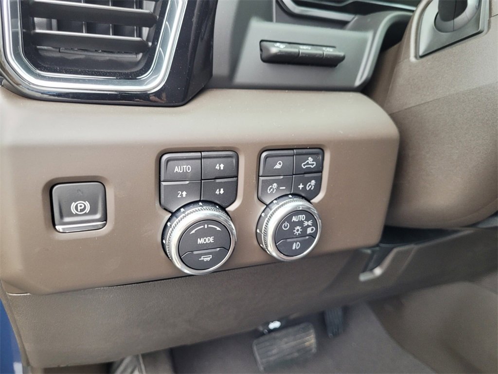 New 2025 GMC Sierra 3500 Denali w/ Denali Reserve Package image 19