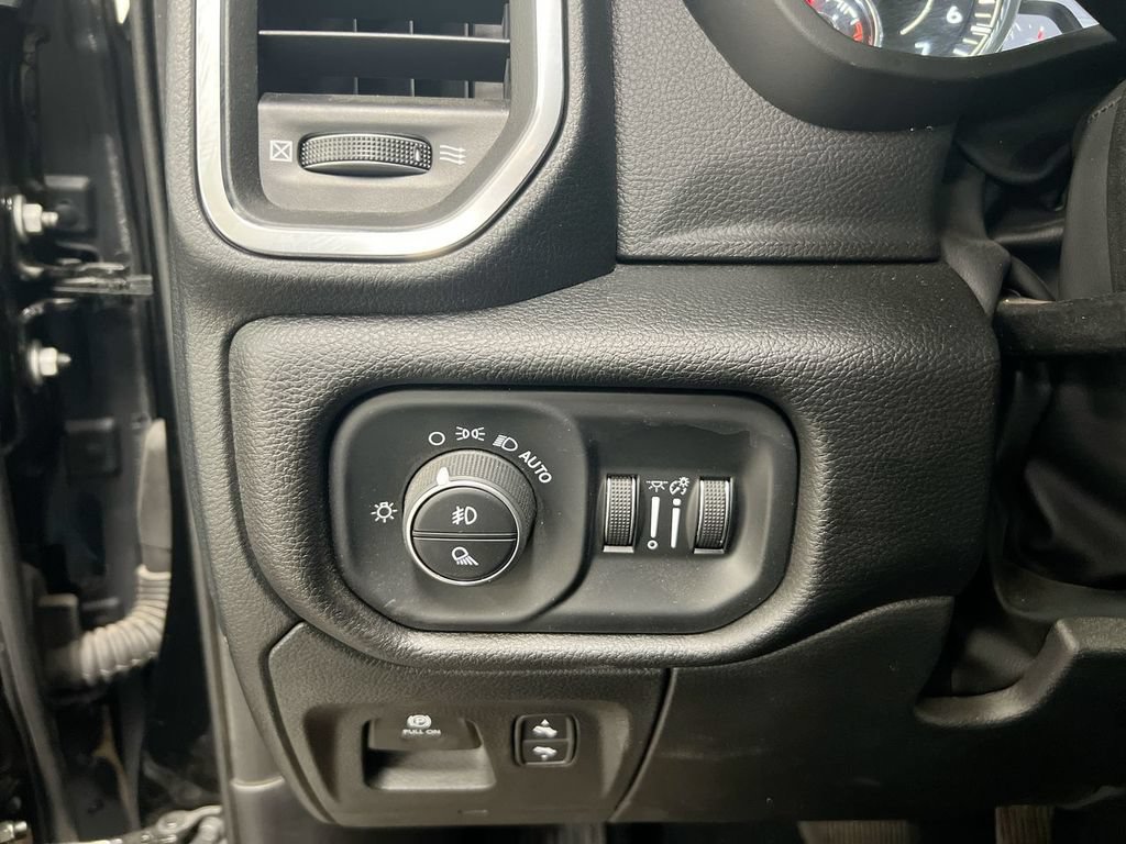 Used 2025 RAM 1500 Laramie AWD/4WD image 19