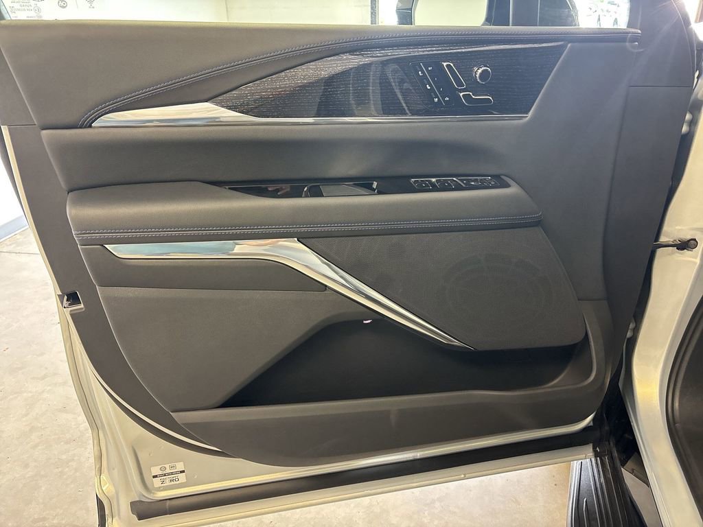 New 2025 Cadillac Escalade IQ Luxury 1 w/ LPO, Radiant Package image 33