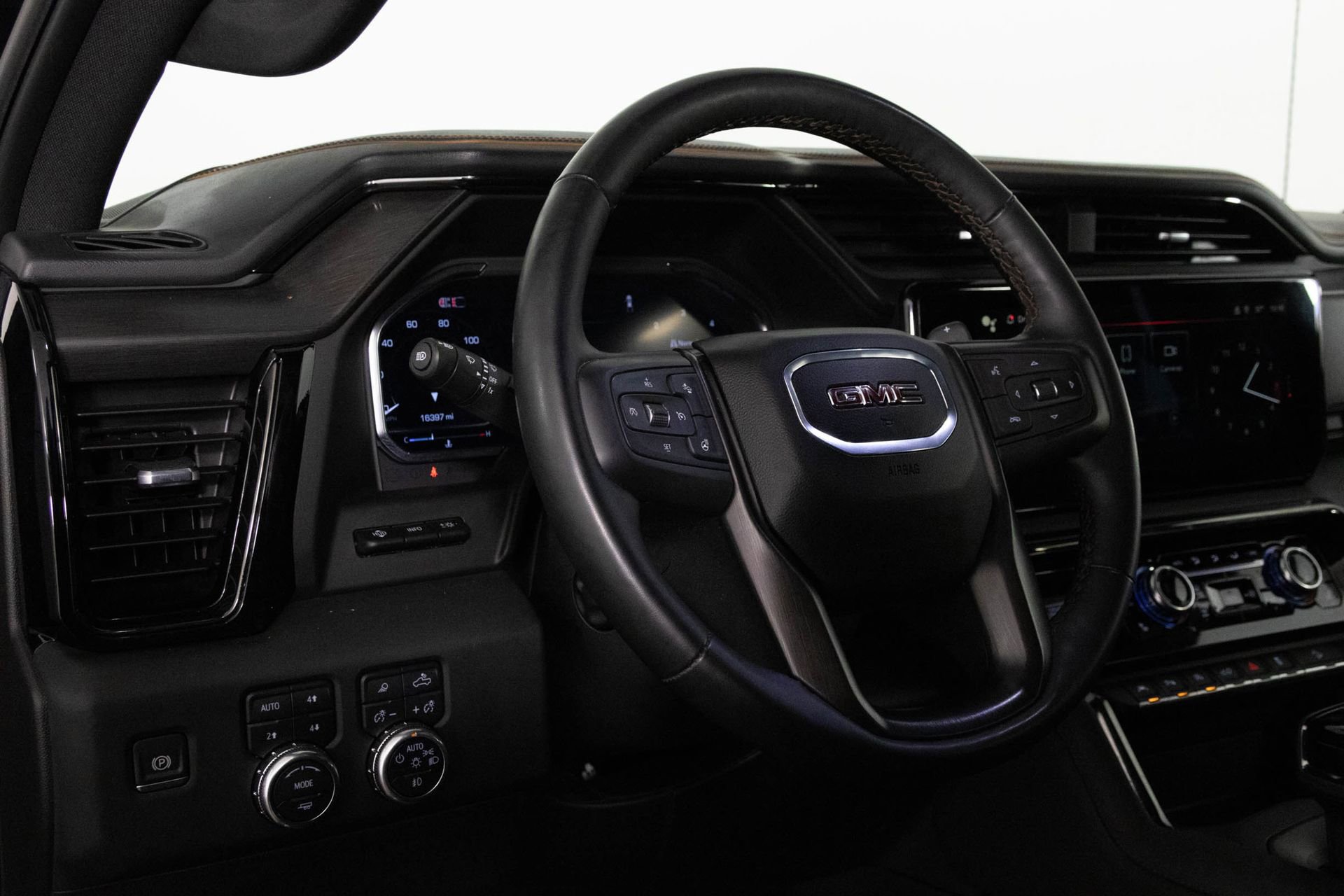 Certified 2024 GMC Sierra 1500 AT4 w/ Technology Package image 31