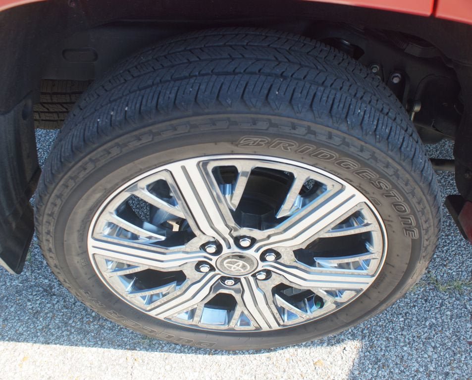 Used 2025 Toyota Sequoia Capstone AWD/4WD image 27