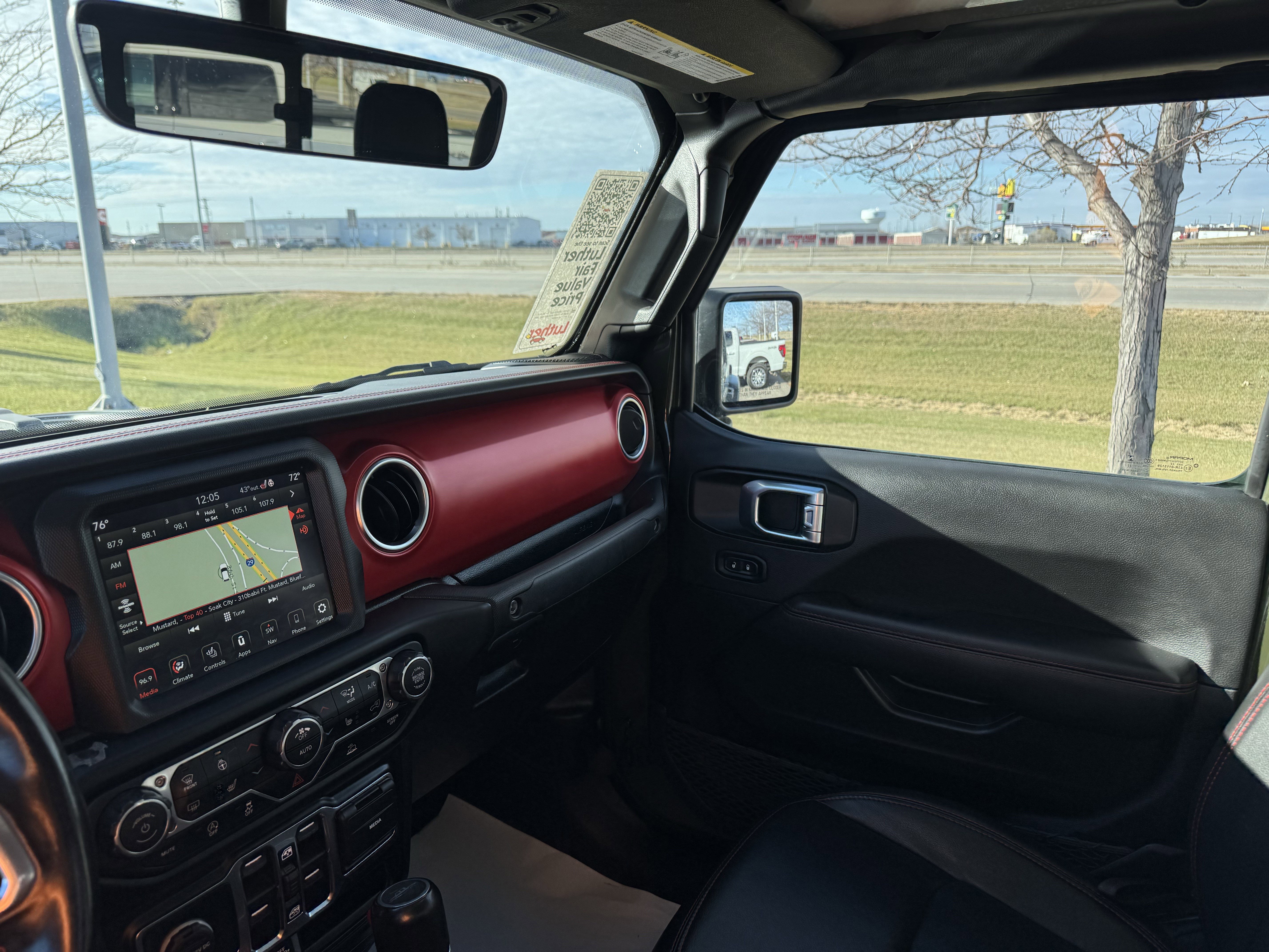 Used 2022 Jeep Gladiator Rubicon w/ Cold Weather Group image 11