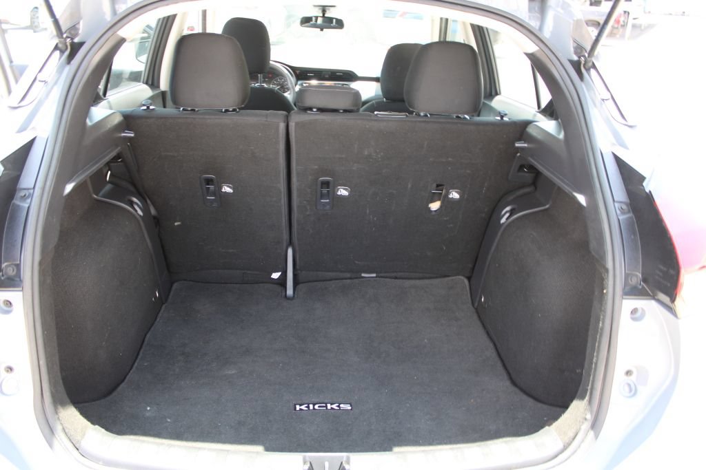 Used 2021 Nissan Kicks SV FWD image 9