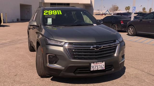 Used 2023 Chevrolet Traverse LT image 3
