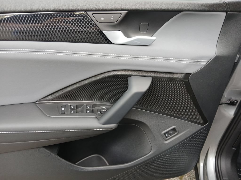 New 2026 Volkswagen Tiguan SE AWD/4WD image 11