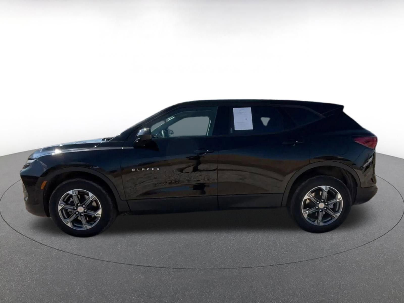 Used 2025 Chevrolet Blazer LT image 9