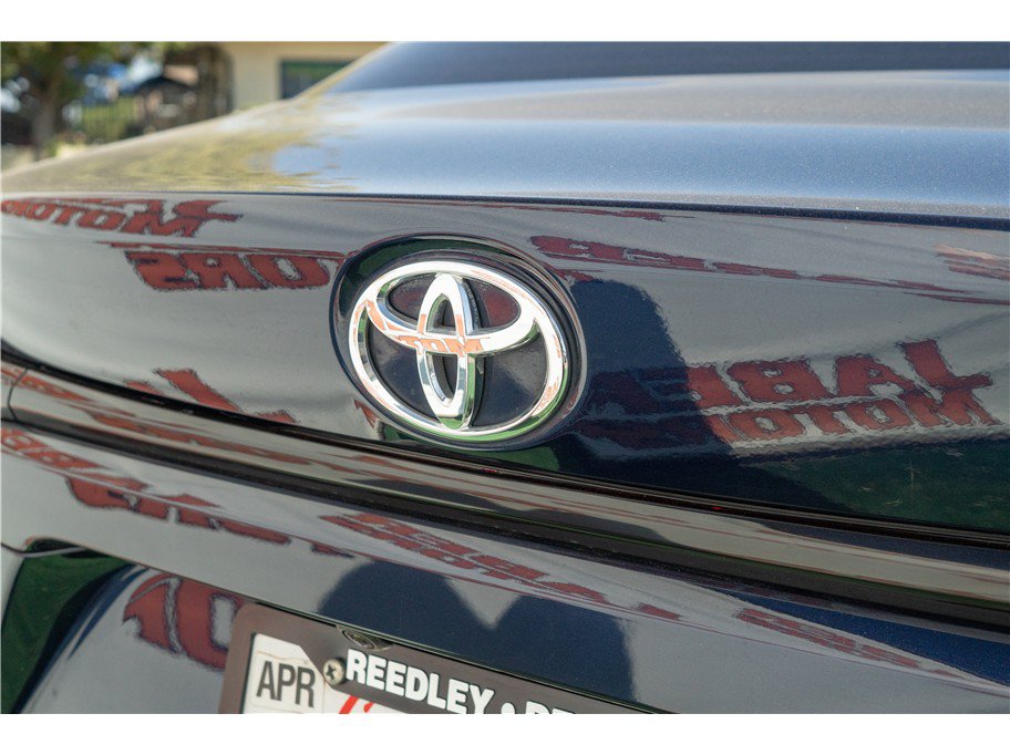 Used 2022 Toyota Corolla LE FWD image 2