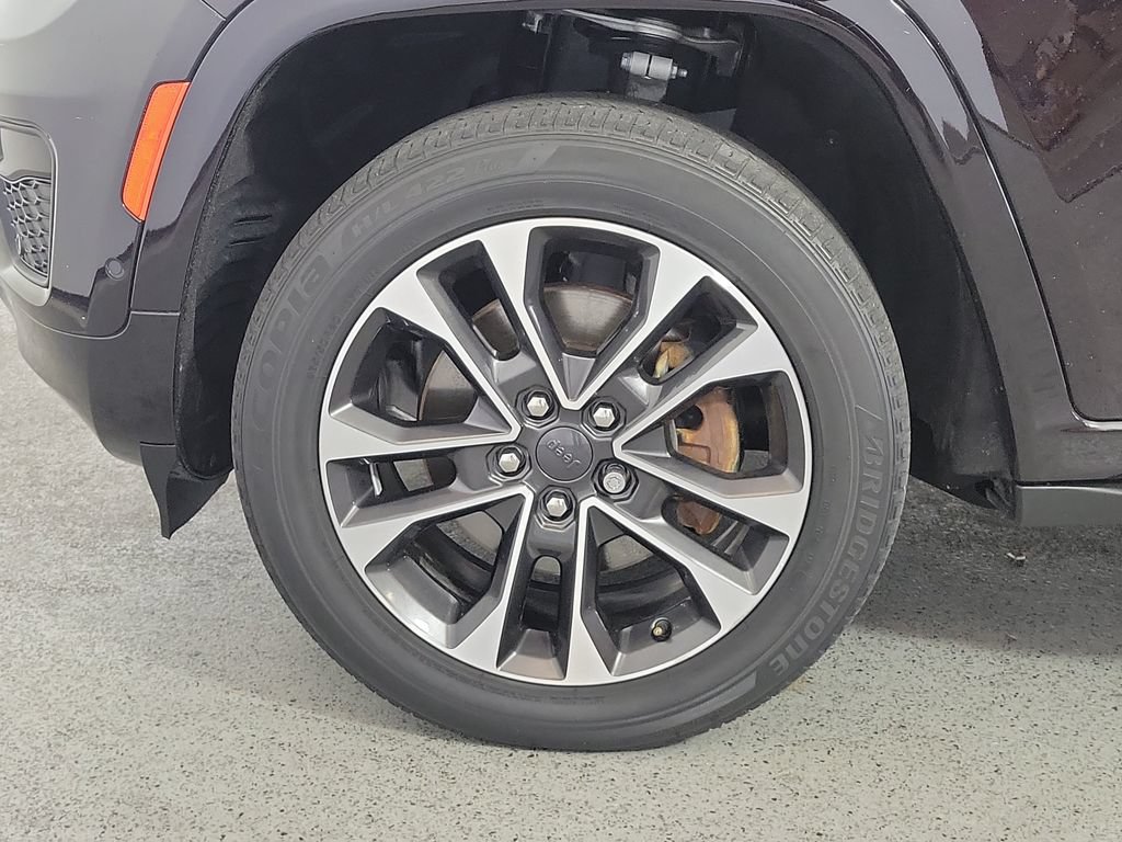 Used 2023 Jeep Grand Cherokee L Overland RWD image 9